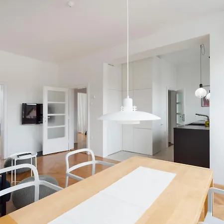 Levstikova Two-bedroom * 卢布尔雅那