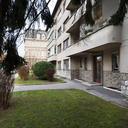 Levstikova Two-bedroom דירה *